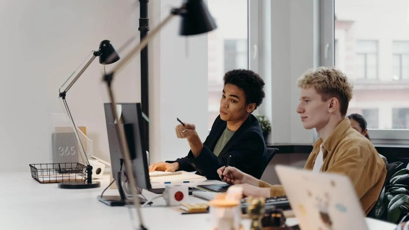 people-sitting-and-meeting-in-front-of-computer