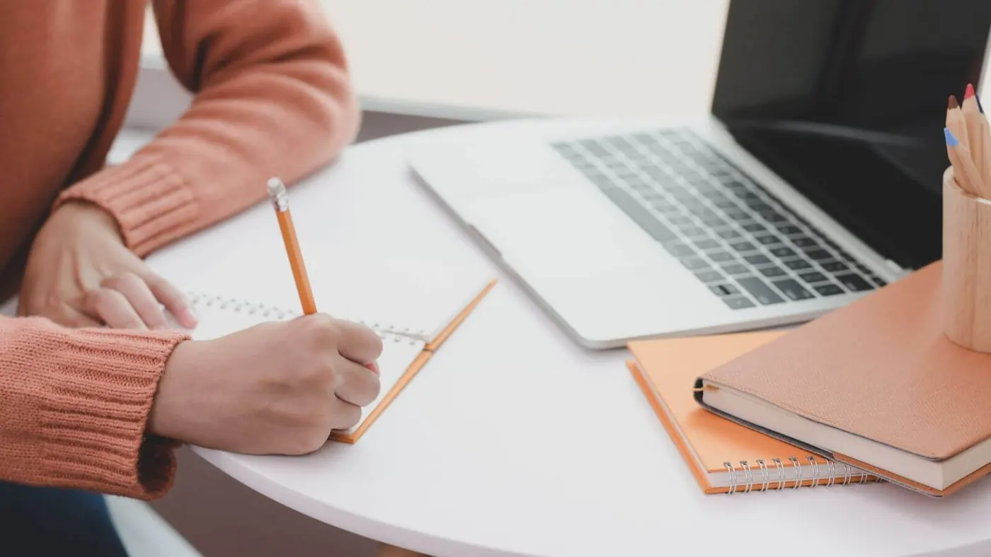 Person writing a back up virtual roadshow plan