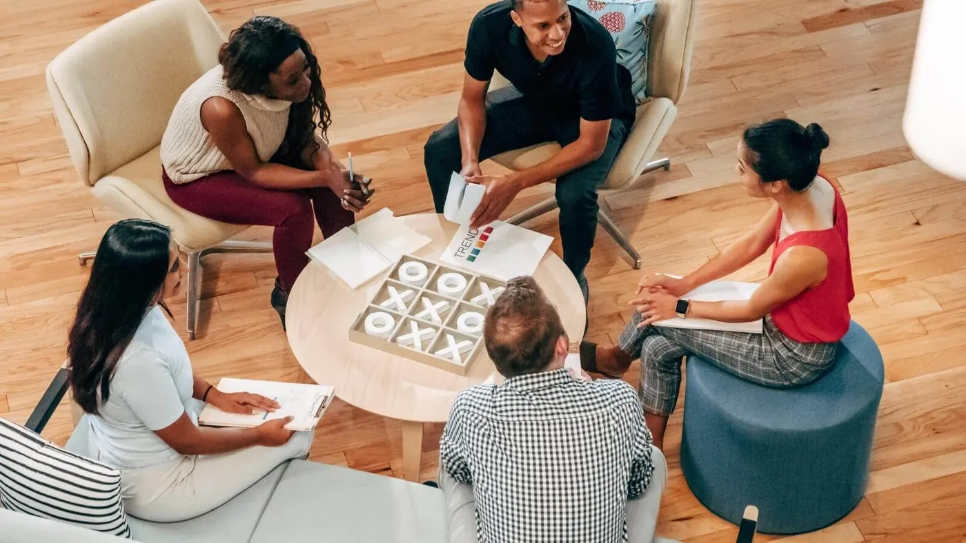 people-at-the-office-lobby-having-a-discussion